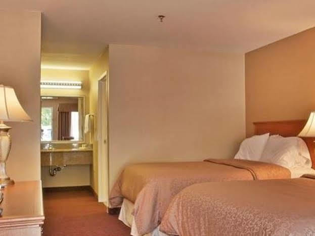 Burbank Inn And Suites Exteriör bild