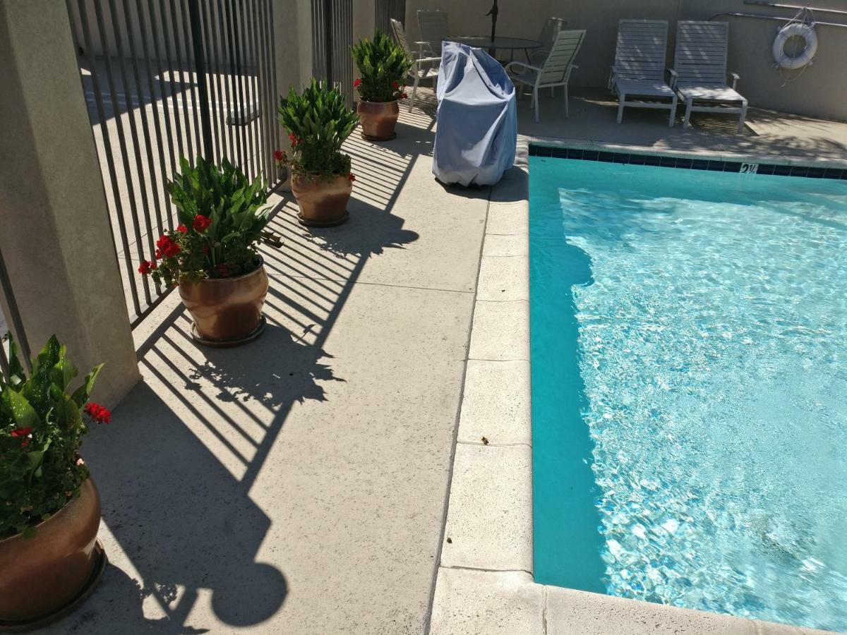 Burbank Inn And Suites Exteriör bild