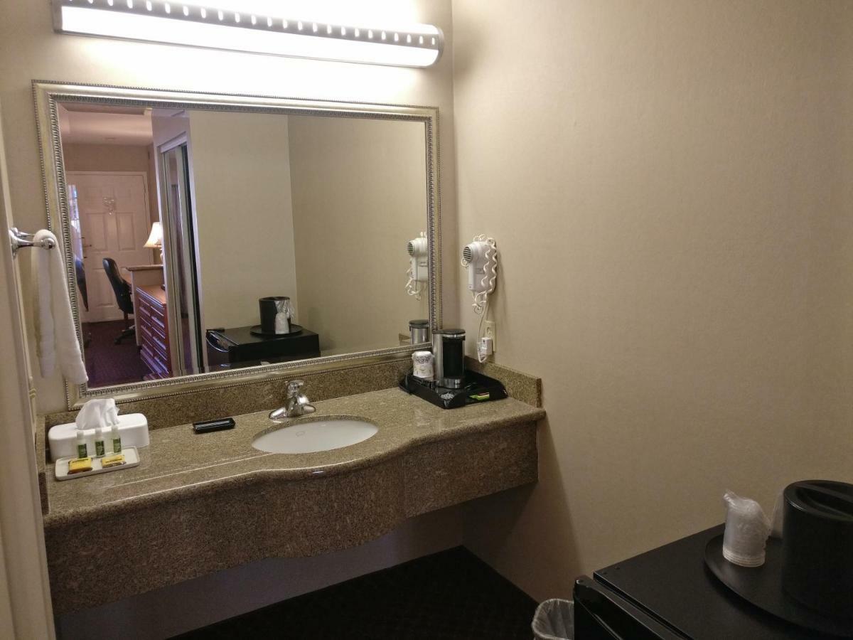 Burbank Inn And Suites Exteriör bild