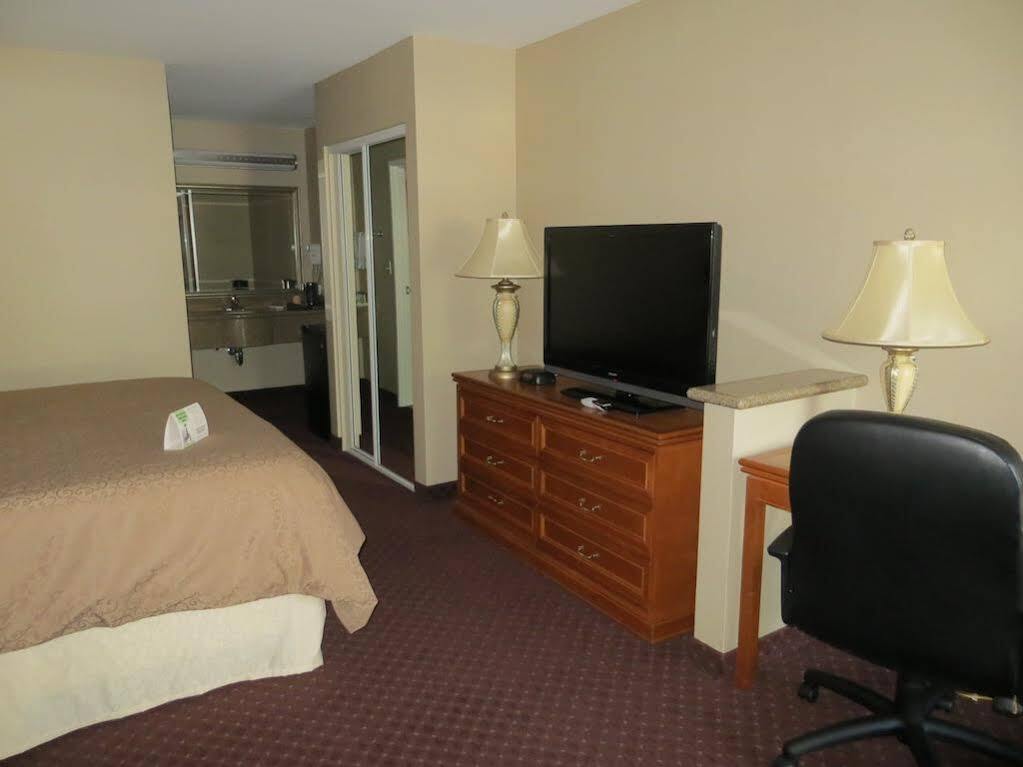 Burbank Inn And Suites Exteriör bild