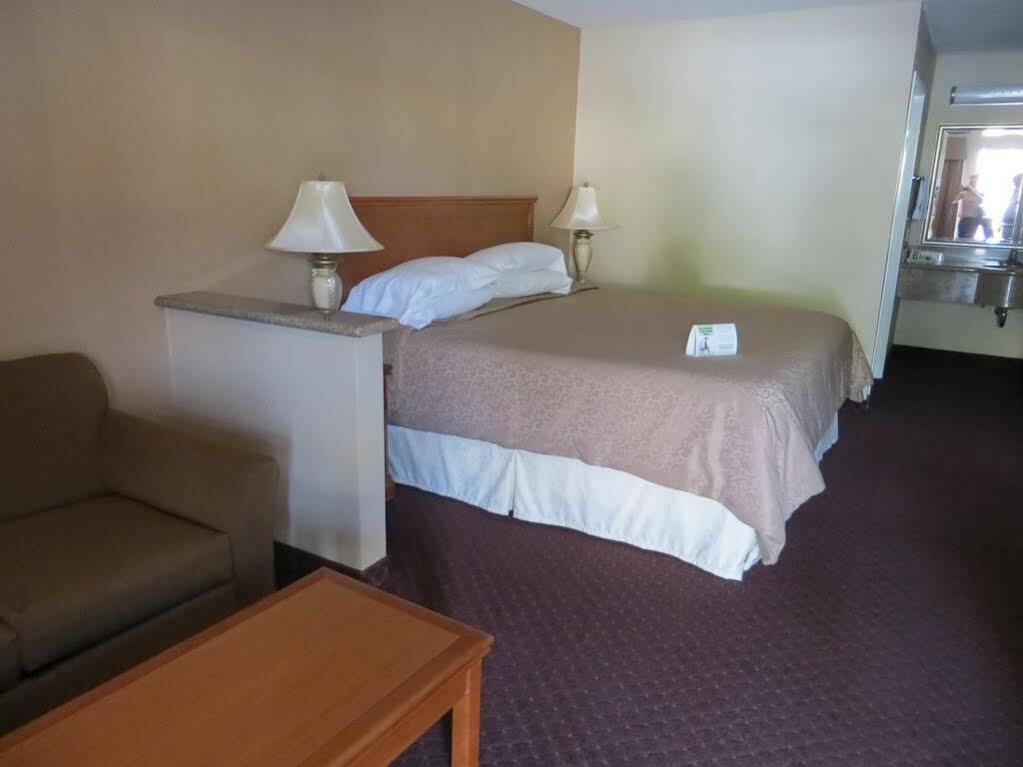 Burbank Inn And Suites Exteriör bild
